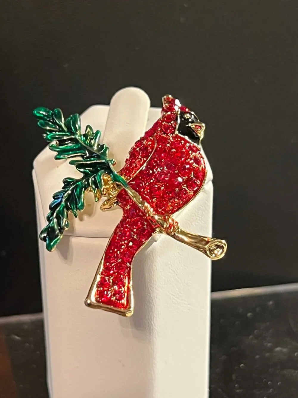 Red Rhinestone Cardinal Enamel Branch Gold Tone Brooch Pin (476)